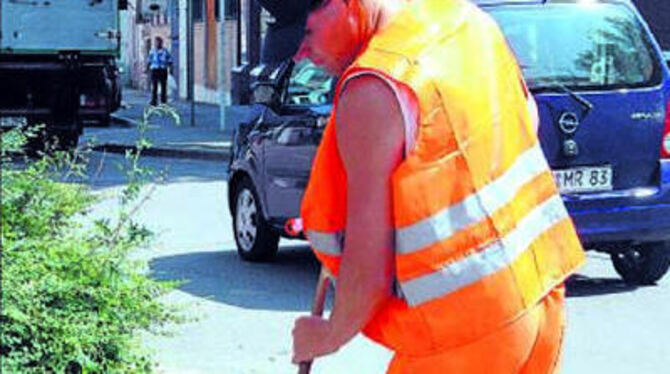 Den Saubermännern der Stadt geht die Arbeit nicht aus.
GEA-FOTO: PACHER