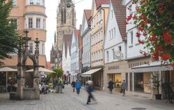 Am Duzen und Siezen scheiden sich auch bei Passanten auf der Wilhelmstraße die Geister.