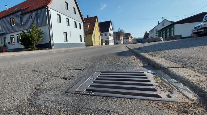 Drunter sieht’s teilweise schlecht aus: Etliche Kanäle in St. Johann sind sanierungsbedürftig.   FOTO: FISCHER