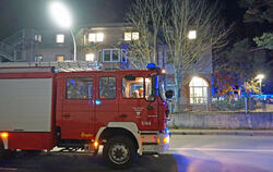 Am späten Sonntagnachmittag rückte die Münsinger Feuerwehr zum ehemaligen Hardt-Hotel aus. Es war erneut ein Fehlalarm.  FOTO: L