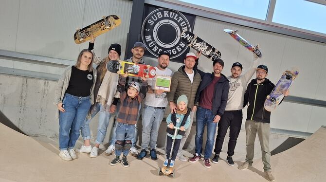 Die Freude ist groß: Dank Fördergeld konnte der Verein Subkultur eine Mini-Ramp bauen und in eine Halle ziehen.