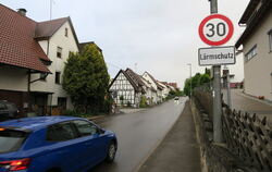 Mit gemächlichem Tempo durch Walddorf. An der Straße Kappel hängt dieses Verkehrsschild und weist auf Tempo 30 hin. Immer wieder