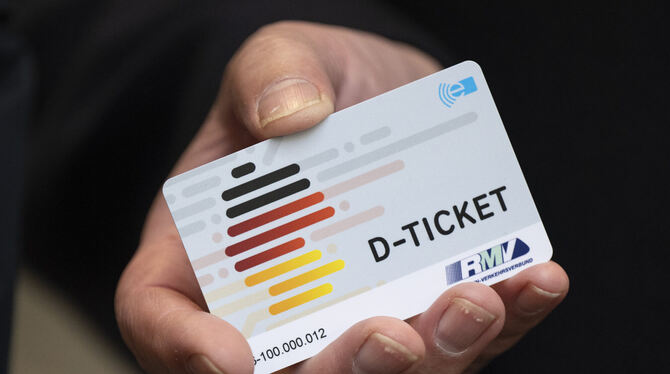 Das Deutschlandticket bleibt für Tübinger etwas günstiger. Foto: Roessler/dpa