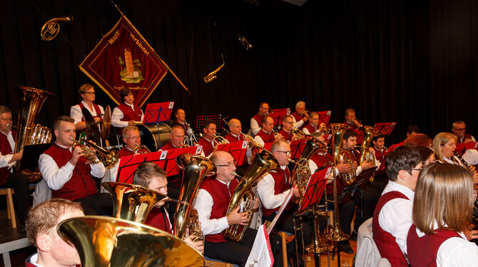 Der Augstberg-Express ging mit dem Publikum auf eine musikalische Tour.  FOTO: VEREIN