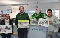 Stadtarchivarin Carina Zeiler, Kulturamtleiter Yannik Krebs und Tourismus-Chef Hans-Peter Engelhart präsentieren den neuen Münsi