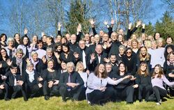 Die Sängerinnen und Sänger bereiten sich auf die Gospel-Konzerte in Pliezhausen vor. FOTO: WALKER