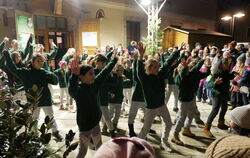 Die SAV Dance Crew Hiphop begeisterte am Samstag auf dem Eninger Weihnachtsmarkt.