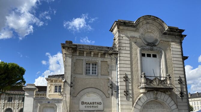 Firmengebäude mit Schlosscharakter.  FOTOS: OELKUCH