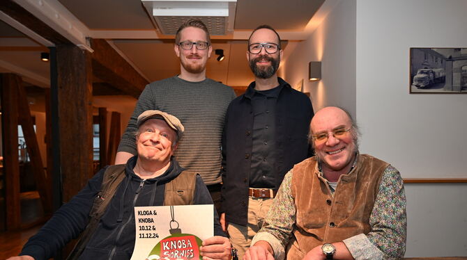 »Knoba Sörwiss« zu Gast im Klostergarten. Das Kellner-Duo Helmut Bachschuster (sitzend, links)  und Matthias Knodel tritt im Lok