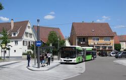 Die modernen Busse der Reutlinger Stadtverkehsgesellschaft fahren auch die Haltestellen am Notariatsplatz in Walddorfhäslach an.