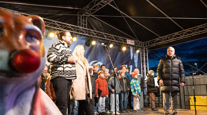 Vor einer Woche wurde der Weihnachtsmarkt eröffnet mit mehreren Gesangsauftritten, nun folgt der große GEMA-Schock für Clemens (