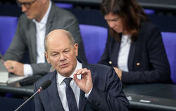 "Man kann noch etwas tun. Ich bitte Sie, dabei mitzuwirken", sagt Bundeskanzler Olaf Scholz mit Blick auf die Opposition. 