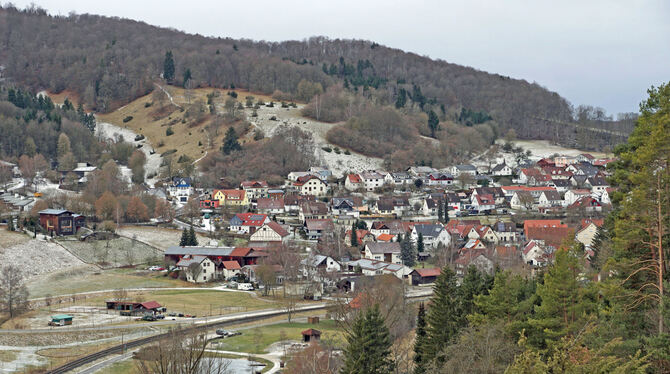 Der Gomadinger Gemeinderat hat jetzt die neuen Grundsteuer-Hebesätze verabschiedet, die von Januar an gelten.  FOTO: LENK