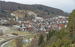 Der Gomadinger Gemeinderat hat jetzt die neuen Grundsteuer-Hebesätze verabschiedet, die von Januar an gelten.  FOTO: LENK