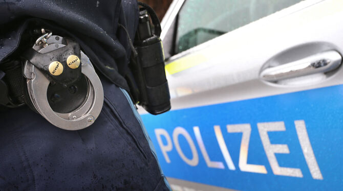 Der Angeklagte sei den Reutlinger Polizisten zwar bekannt gewesen, jedoch noch nie derartig aufgefallen.