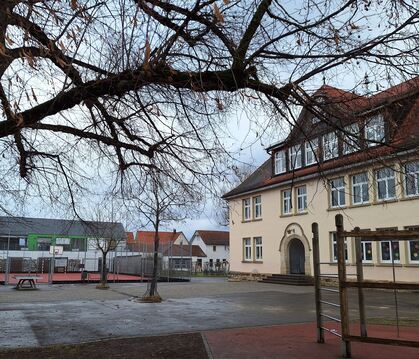 Der Schulhof in Nehren ist ein beliebter Treffpunkt für Kinder und Jugendliche