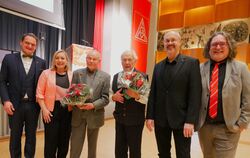 Am Freitagabend wurden in Eningen unter anderen auch Manfred Kehle und Ludwig Wittel (3. und 4. von links) für 75 und 70 Jahre M