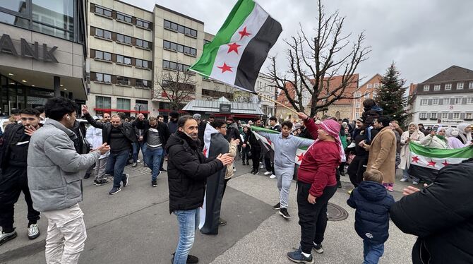 Sturz von Assad: Syrer feiern in Reutlingen.