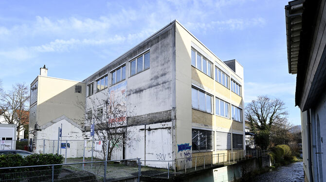 Die Vorbereitungen laufen, im Februar soll das frühere Bürogebäude abgerissen werden. Damit wird der Weg frei für die Beseitigun