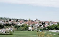 Auf dem Areal der früheren Gärtnerei zeigt diese Visualisierung des Architekturbüros, wie sich das Haus für Flüchtlinge in das O