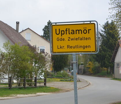 Klingt eher wie ein Ort, wo es Smørrebrød gibt und Bullerbü die Nachbargemeinde ist. Upflamör kann seinen Namen aber ganz woande