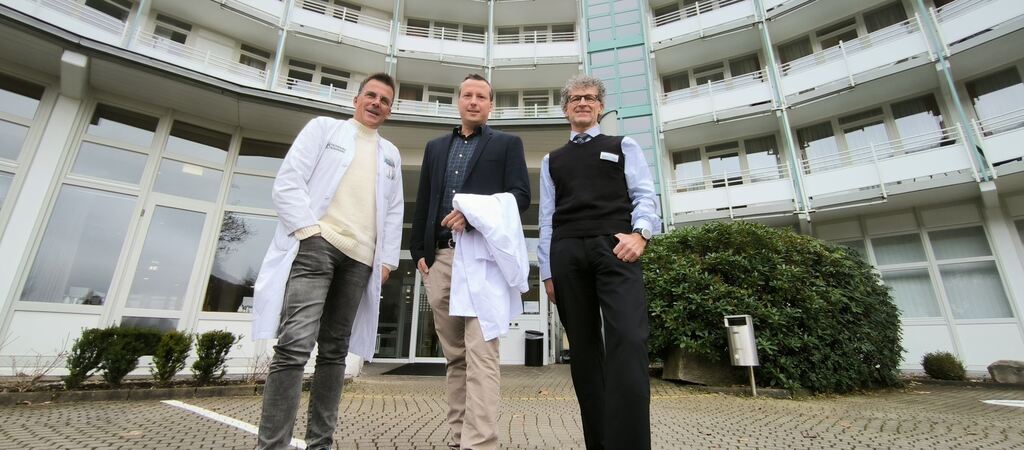 Chefarzt-Wechsel an den Fachkliniken Hohenurach: Professor Christoph Ihle (Mitte) steht ab dem nächsten Jahr der Orthopädie vor 