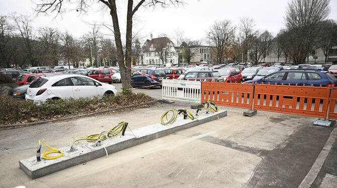 An dieser Einfahrt des Tübinger Schiebeparkplatzes laufen Bauarbeiten für Schranken.