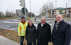 So sieht er aus, der nagelneue Anschlussknoten für die Justinus-Kerner-Straße an die Schieferstraße B 28, der von (von links) Fr