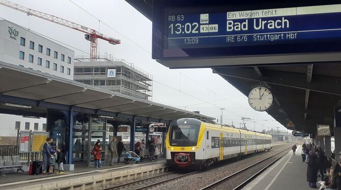 Vier Minuten zu spät, ein Wagen fehlt: Alltag im Bahnverkehr zwischen Reutlingen und Bad Urach.