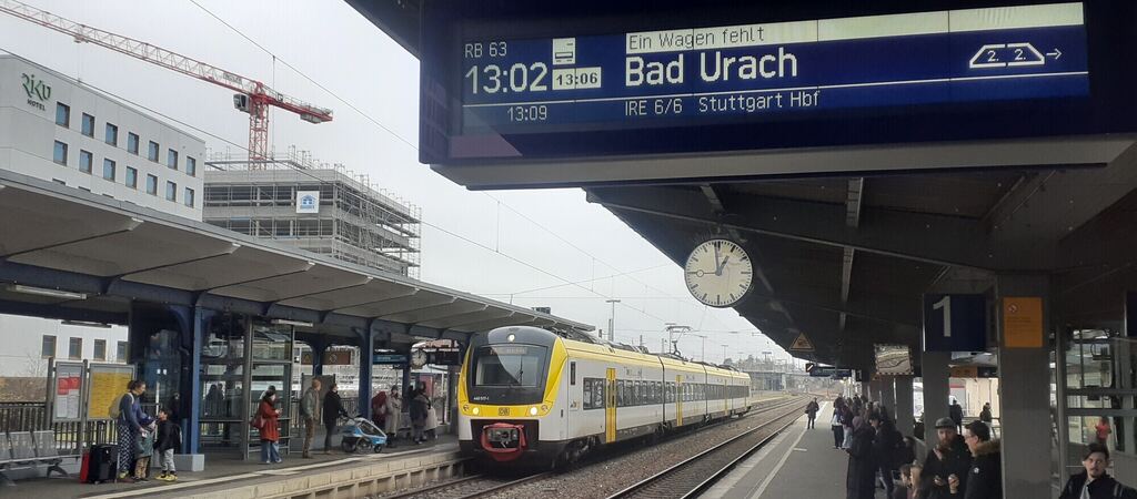 Vier Minuten zu spät, ein Wagen fehlt: Alltag im Bahnverkehr zwischen Reutlingen und Bad Urach.