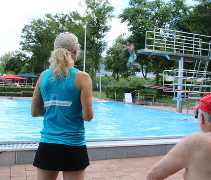 Erfrischende Alternative zum teuren Urlaub: das Metzingen Freibad. 