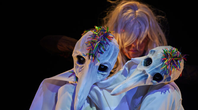 Halb Mensch, halb Tier: Figuren des Rottenburger Theaters am Torbogen unter dem Titel »Wild Beauties«. FOTO: PR