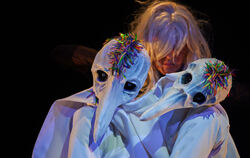 Halb Mensch, halb Tier: Figuren des Rottenburger Theaters am Torbogen unter dem Titel »Wild Beauties«. FOTO: PR