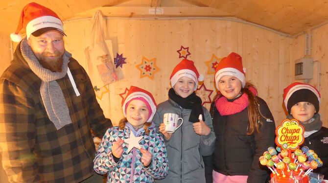 Die »Kinder vom Entensee« zeigen zum ersten Mal ihre Werke auf dem Glemser Weihnachtsmarkt.  FOTO: SANDER