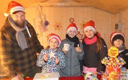 Die »Kinder vom Entensee« zeigen zum ersten Mal ihre Werke auf dem Glemser Weihnachtsmarkt.  FOTO: SANDER