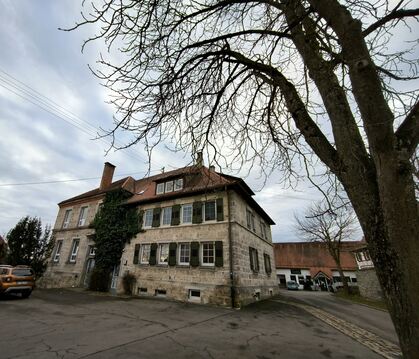 Die Stadt Bad Urach rechnet für den Umbau des Alten Schulhauses zum Dorfgemeinschaftshaus mit Kosten in Höhe von rund dreieinhal