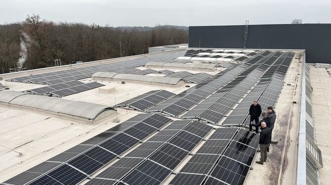 Die neue Photovoltaikanlage auf dem Dach des Logistikzentrums von Reiff Technische Produkte in Reutlingen-Betzingen.