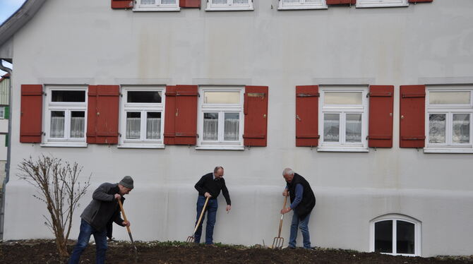 Den Upfingern liegt viel an ihrem Dorfgemeinschaftshaus. Sie nutzen und pflegen es, ein Aufzug steht nach wie vor auf der Wunsch