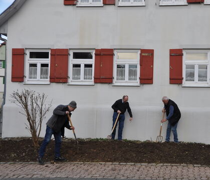 Den Upfingern liegt viel an ihrem Dorfgemeinschaftshaus. Sie nutzen und pflegen es, ein Aufzug steht nach wie vor auf der Wunsch