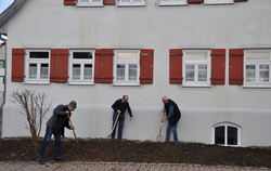 Den Upfingern liegt viel an ihrem Dorfgemeinschaftshaus. Sie nutzen und pflegen es, ein Aufzug steht nach wie vor auf der Wunsch