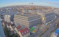  Die Luftaufnahme zeigt, wie weit der Neubau des Landratsamts schon fortgeschritten ist.  FOTOS (2): GEORG REISCH GMBH & CO. KG 