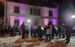 Stimmungsvoll: Weihnachtsliedersingen in Steinhilben.  FOTO: TROST