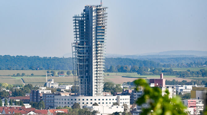 Der Schwabenland-Tower bleibt eine Dauerbaustelle.  FOTO: WEISSBROD/DPA