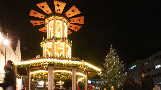 Neu auf dem Weihnachtsmarkt: die Glühweinpyramide.