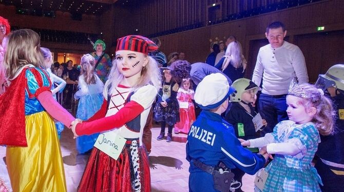 Beim Kinderfasching machten die kleinen Narren die Tanzfläche unsicher. FOTO: TRINKHAUS