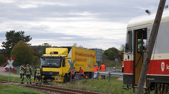 Innerhalb von acht Monaten wurde die Münsinger Feuerwehr zwei Mal zum unbeschrankten Bahnübergang Lerchenhof zu einem Unfall ger