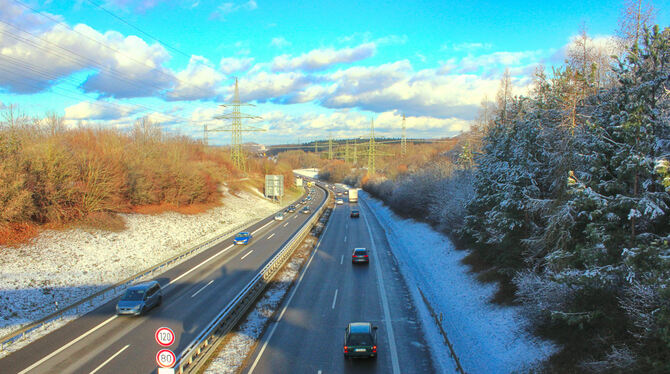 Auf den ersten Blick wird klar, dass kein Tier unbeschadet die B 28, hier zwischen Sondelfingen und Metzingen, überqueren kann.