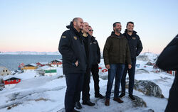  Donald Trump Jr. (2.v.r) bei seiner Ankunft in Nuuk.