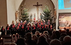 In der festlich illuminierten Trochtelfinger Kirche St. Martin bot der Kirchenchor ein überzeugendes Konzert, bei dem auch das P