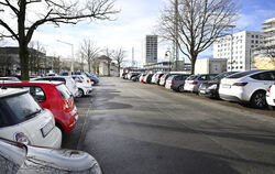 Am Reutlinger Bahnhof gibt es keine Park & Ride-Parkplätze mehr. Parken kostet Pendler nun deutlich mehr Geld, was viele erbost.